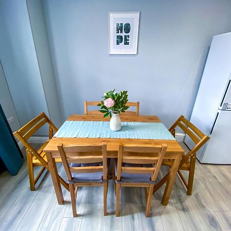 Modern 1-Bedroom Flat, 5 Guest, London - F2 外观 照片
