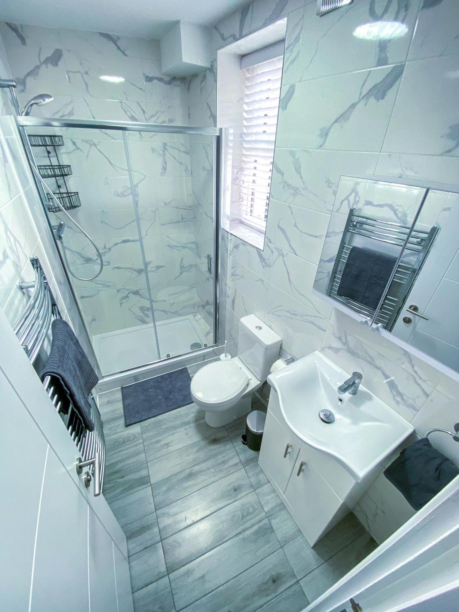 Modern 1-Bedroom Flat, 5 Guest, London - F2 外观 照片