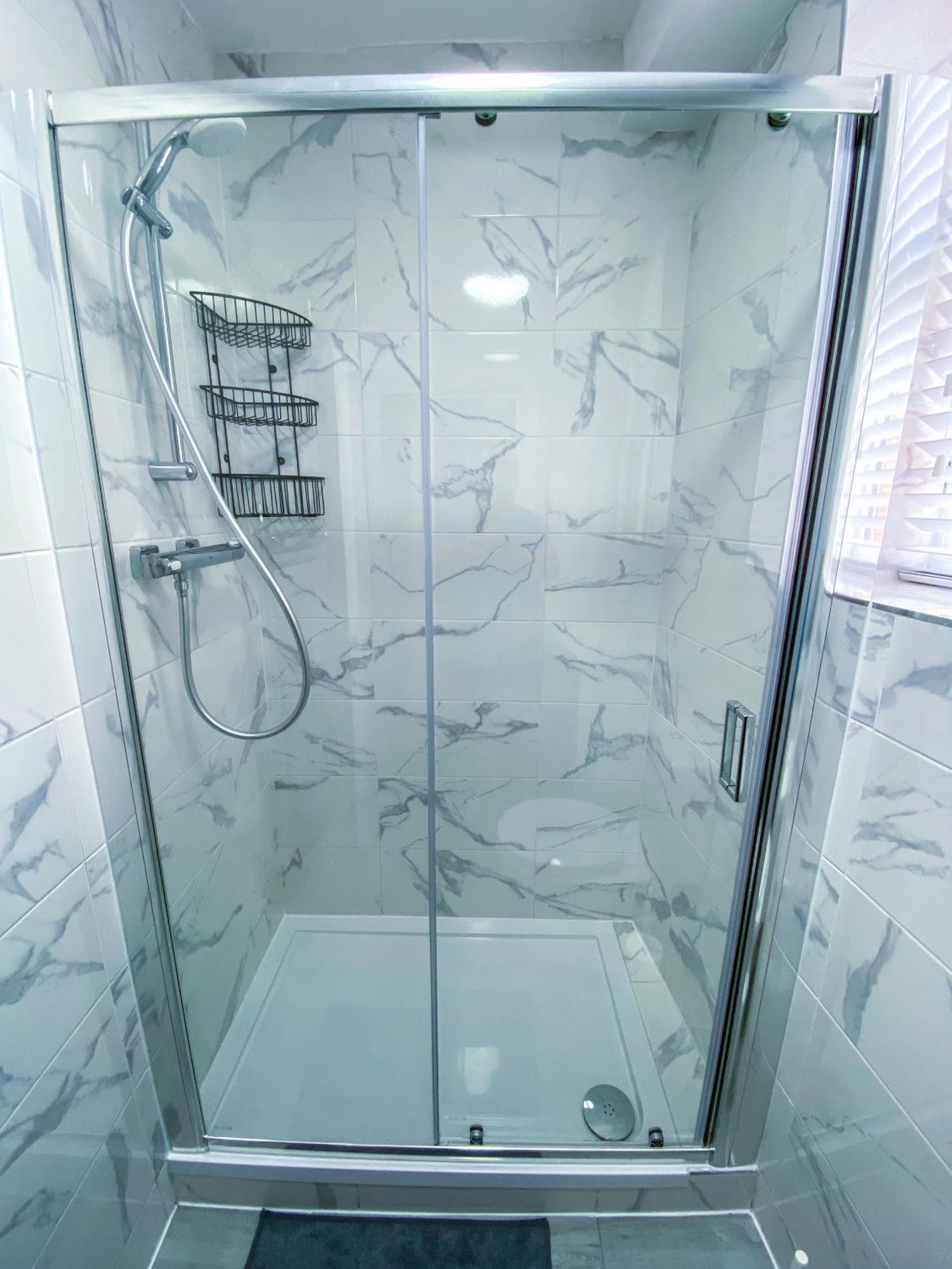 Modern 1-Bedroom Flat, 5 Guest, London - F2 外观 照片